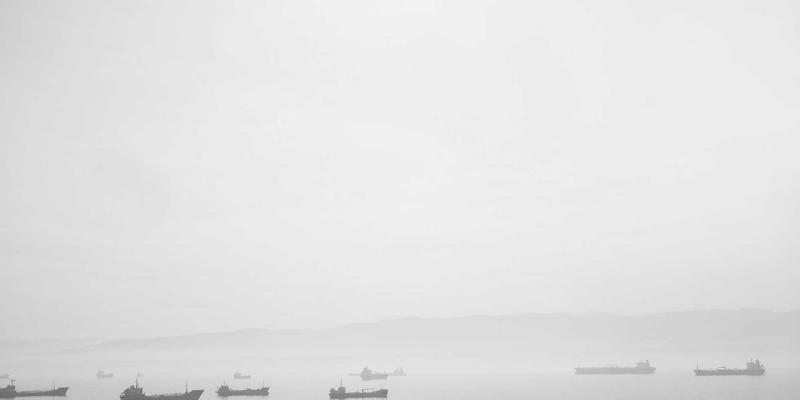 不同材质拖鞋防滑安全，浴室评测